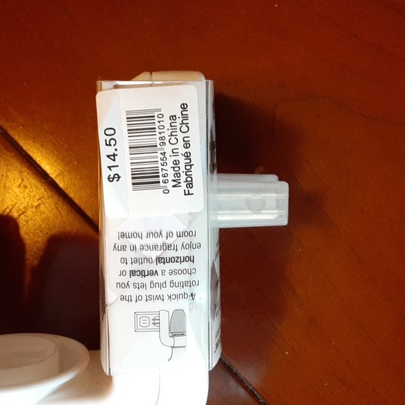 Wallflower Christmas plug in - Picture 2 of 5